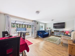 Lounge/Diner- click for photo gallery